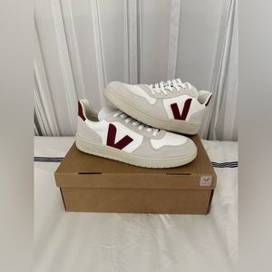 Veja sneakers, white natural marsal, size 10 (US).